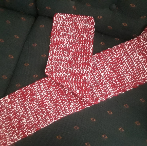 Handmade red & white scarf - Picture 2 of 3